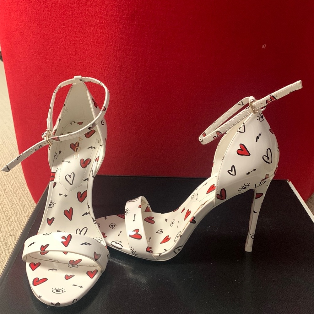 Brand new 6.5. ❤️Love me 4” heels